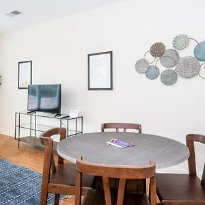 Apartment Viagem Studio In Top Location With Parking, Charlotte